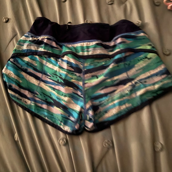 Lululemon speed ups low rise 2.5 inch - Picture 2 of 3